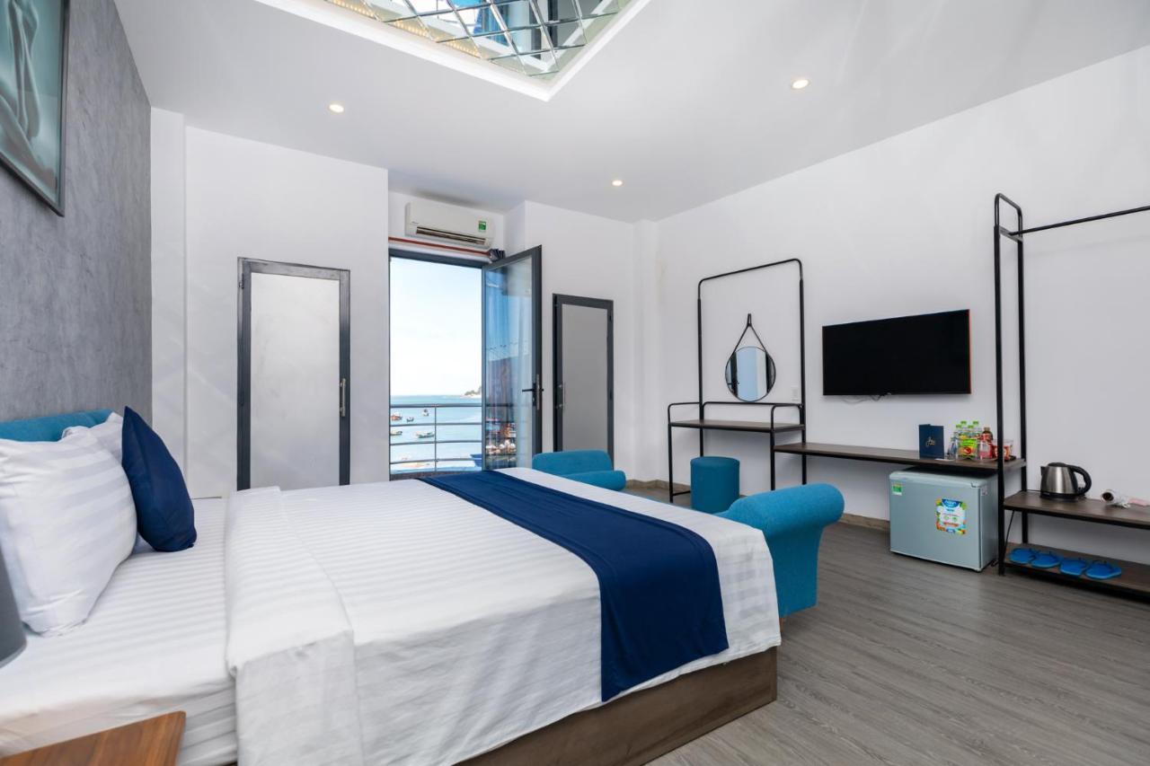 Joi Hospitality - Front Beach Вунгтау Экстерьер фото
