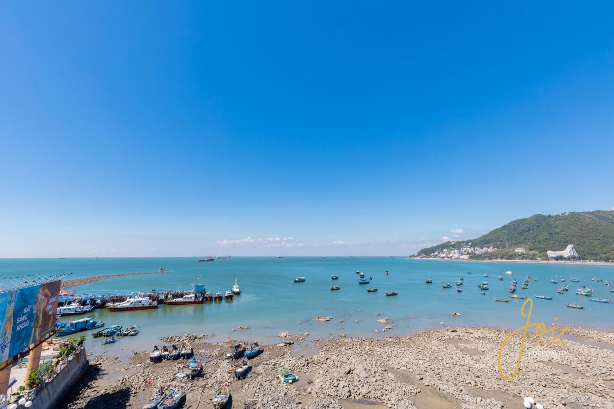 Joi Hospitality - Front Beach Вунгтау Номер фото
